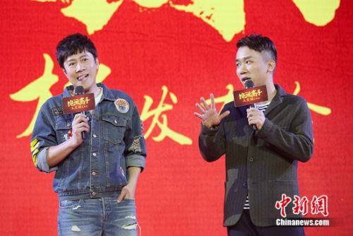 蔡国庆（左）和导演卢正雨