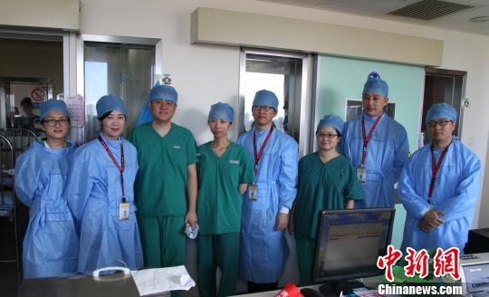 中国干细胞集团联合复旦大学附属儿科医院，成功为7个月大的罕见病小患者千千进行了脐带血造血干细胞移植。　芊烨 摄