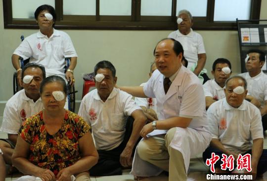 “湄公河光明行”走进老挝200名白内障患者重见光明