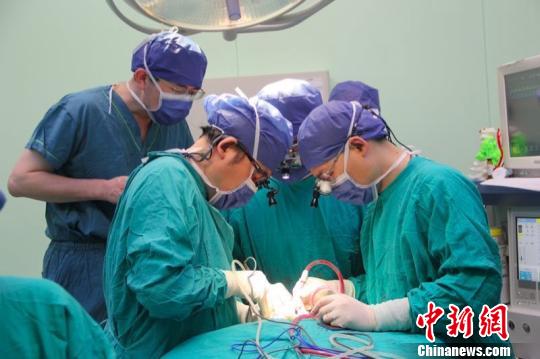 上海医学专家率先 3D打印全颈椎助患者颈椎“再生”