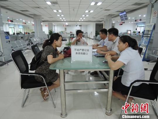 郑州受理不动产登记首日：咨询者众多拿证还需时日