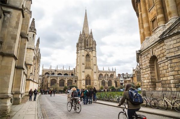 英报发布最新世界大学排行榜：牛津居首，北大清华排名上升