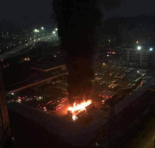 突发：佛山顺德客运站3辆客车起火爆炸