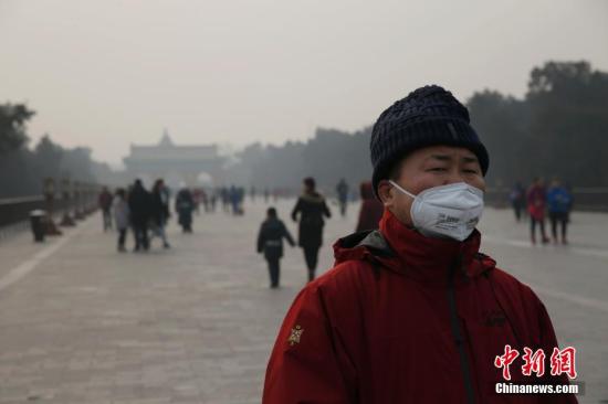 资料图：2月重污染天气下的北京。中新社记者 刘关关 摄