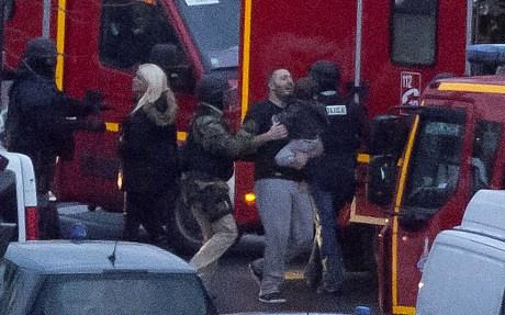 法国连环恐袭事件3名嫌犯被毙 共4名人质遇难