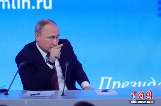 12月23日，俄罗斯总统普京在莫斯科举行年度新闻发布会。此次新闻发布会吸引了超过1400名各国记者参加。在此次新闻发布会上，记者们就俄罗斯对外和对内政策、反恐政策、社会经济情况等方面进行了提问。 中新社记者 王修君 摄