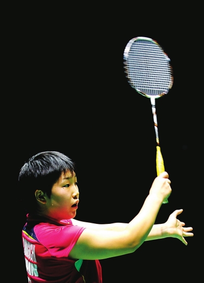 日本17岁女生参加羽毛球公开赛连胜两名大将