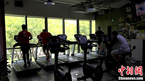 健身房已成为不少青年白领的首选锻炼场所