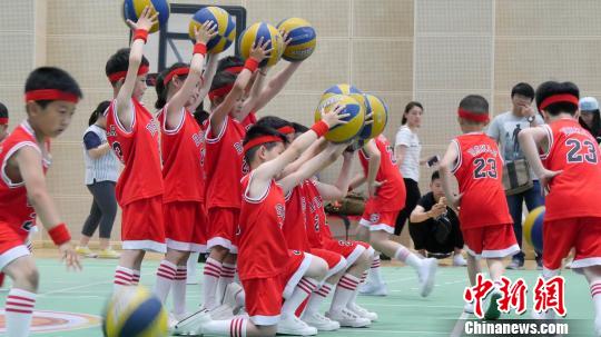 扬州萌娃篮球大赛孩子们在运动中感受欢乐