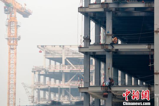 北京正加快推进城市副中心建设。图为行政办公区一期工程。　韩海丹 摄